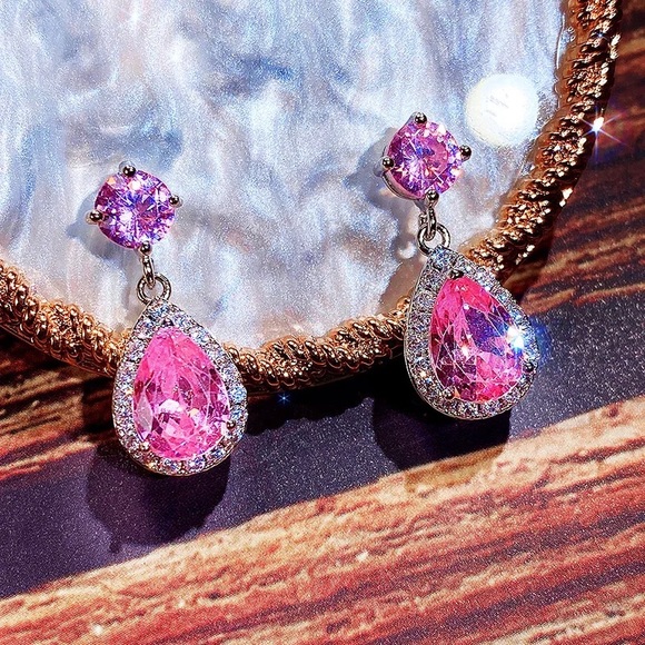 ♦️SALE♦️🌟2/$25🌟Bright Pink Crystal Zirconia Drop Earrings - Picture 5 of 12